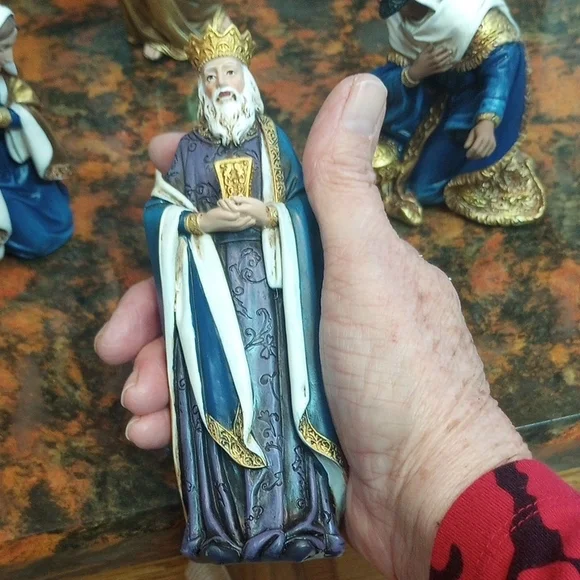 Nativity Set with Blue and Gold Accents - Picture 6 of 10